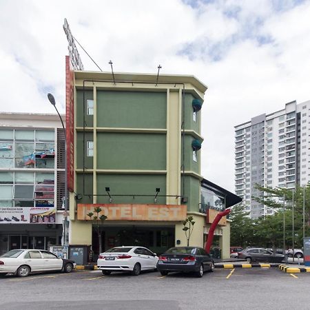 Oyo 604 Hotel Est Equine Park Seri Kembangan Ngoại thất bức ảnh