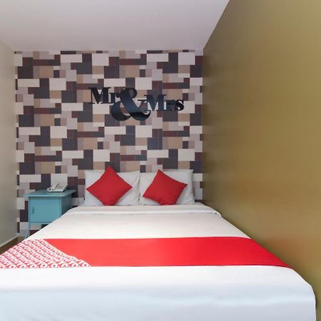 Oyo 604 Hotel Est Equine Park Seri Kembangan Ngoại thất bức ảnh