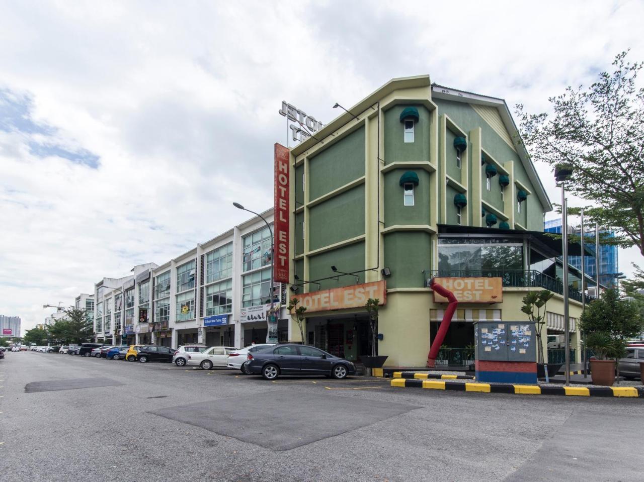 Oyo 604 Hotel Est Equine Park Seri Kembangan Ngoại thất bức ảnh