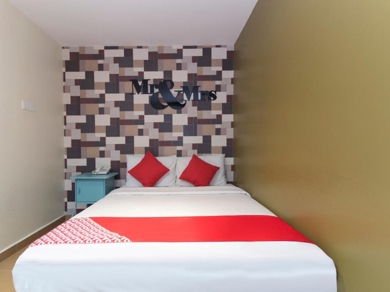 Oyo 604 Hotel Est Equine Park Seri Kembangan Ngoại thất bức ảnh