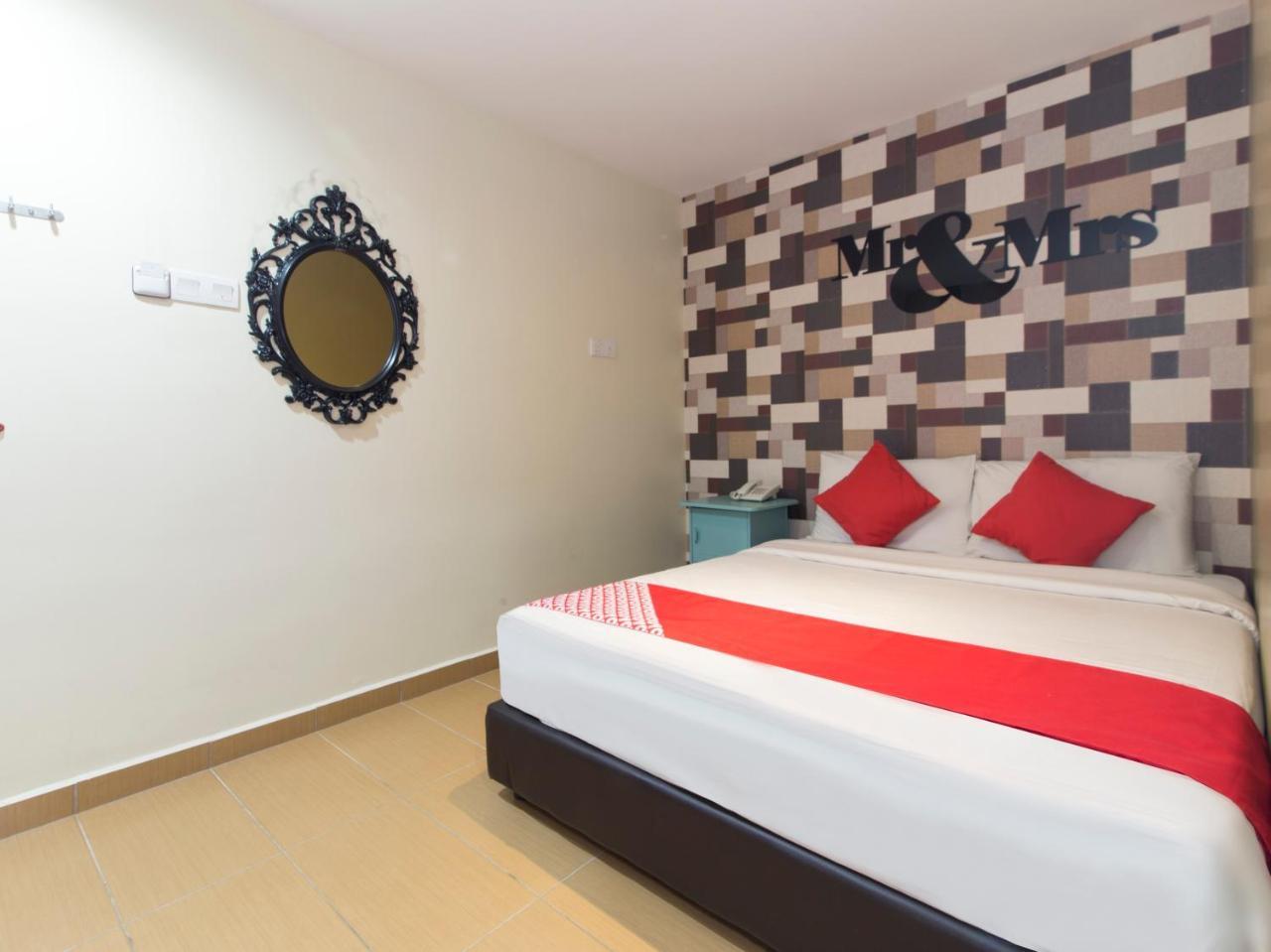 Oyo 604 Hotel Est Equine Park Seri Kembangan Ngoại thất bức ảnh