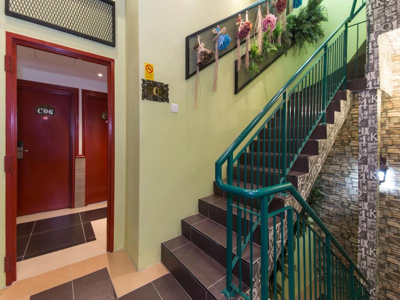 Oyo 604 Hotel Est Equine Park Seri Kembangan Ngoại thất bức ảnh