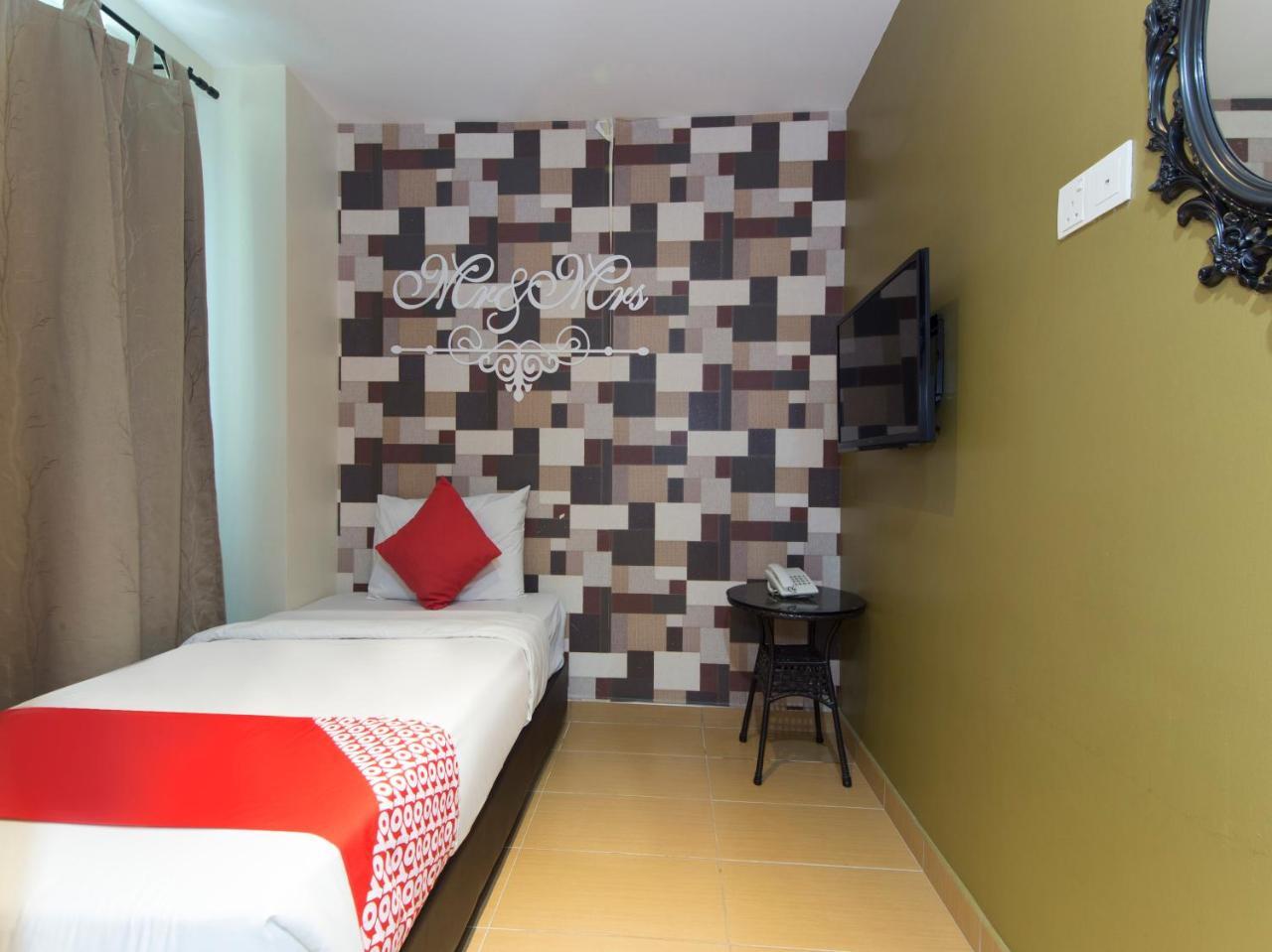 Oyo 604 Hotel Est Equine Park Seri Kembangan Ngoại thất bức ảnh